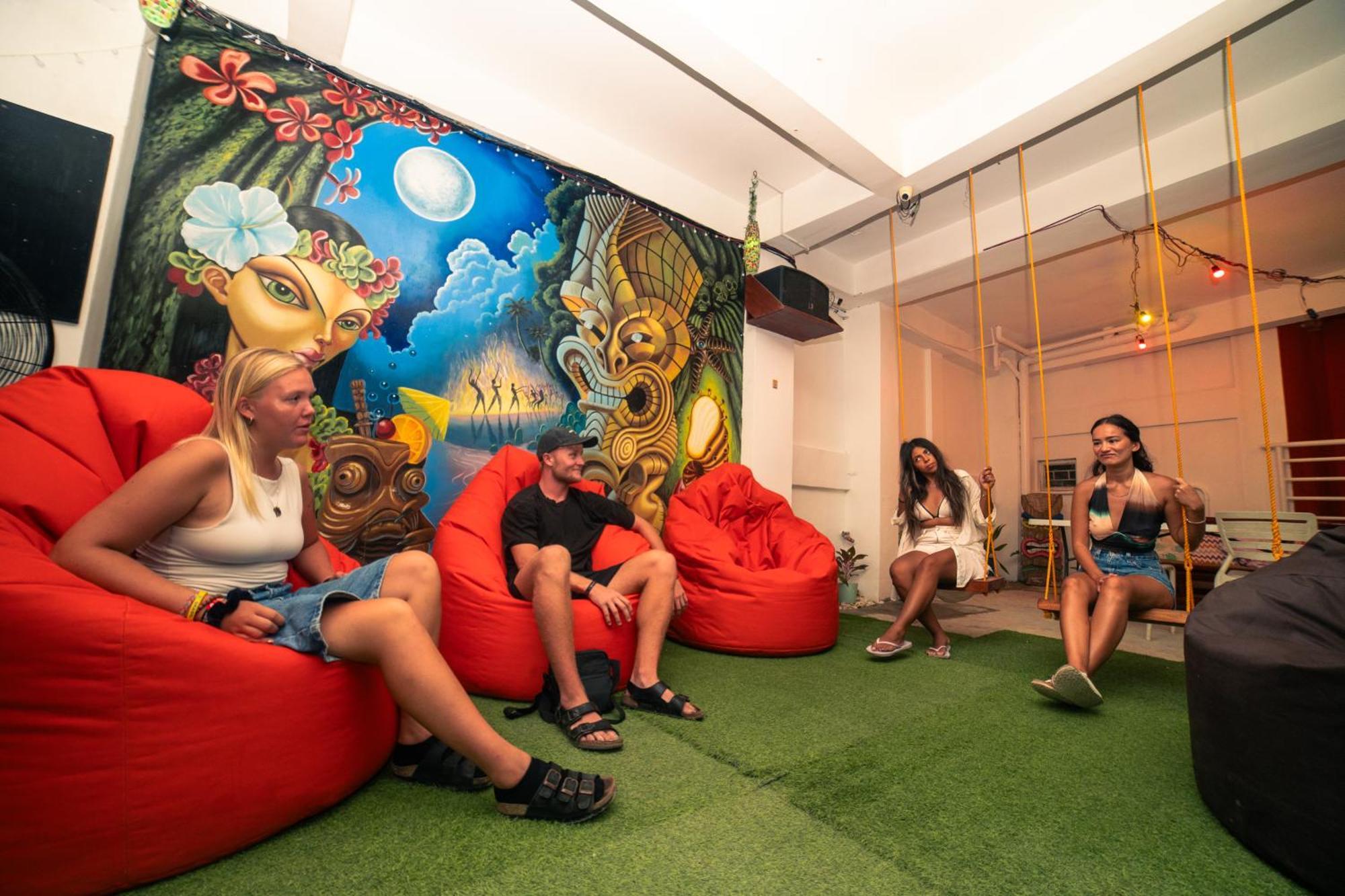 Chill Out Hostel Balabag  Buitenkant foto