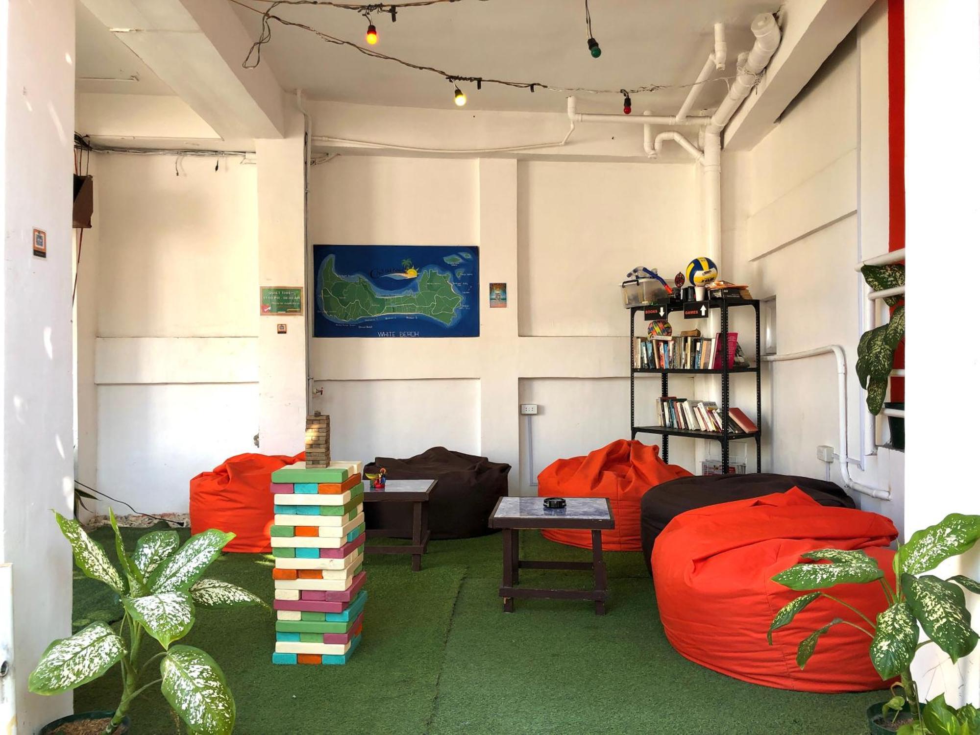 Chill Out Hostel Balabag  Buitenkant foto