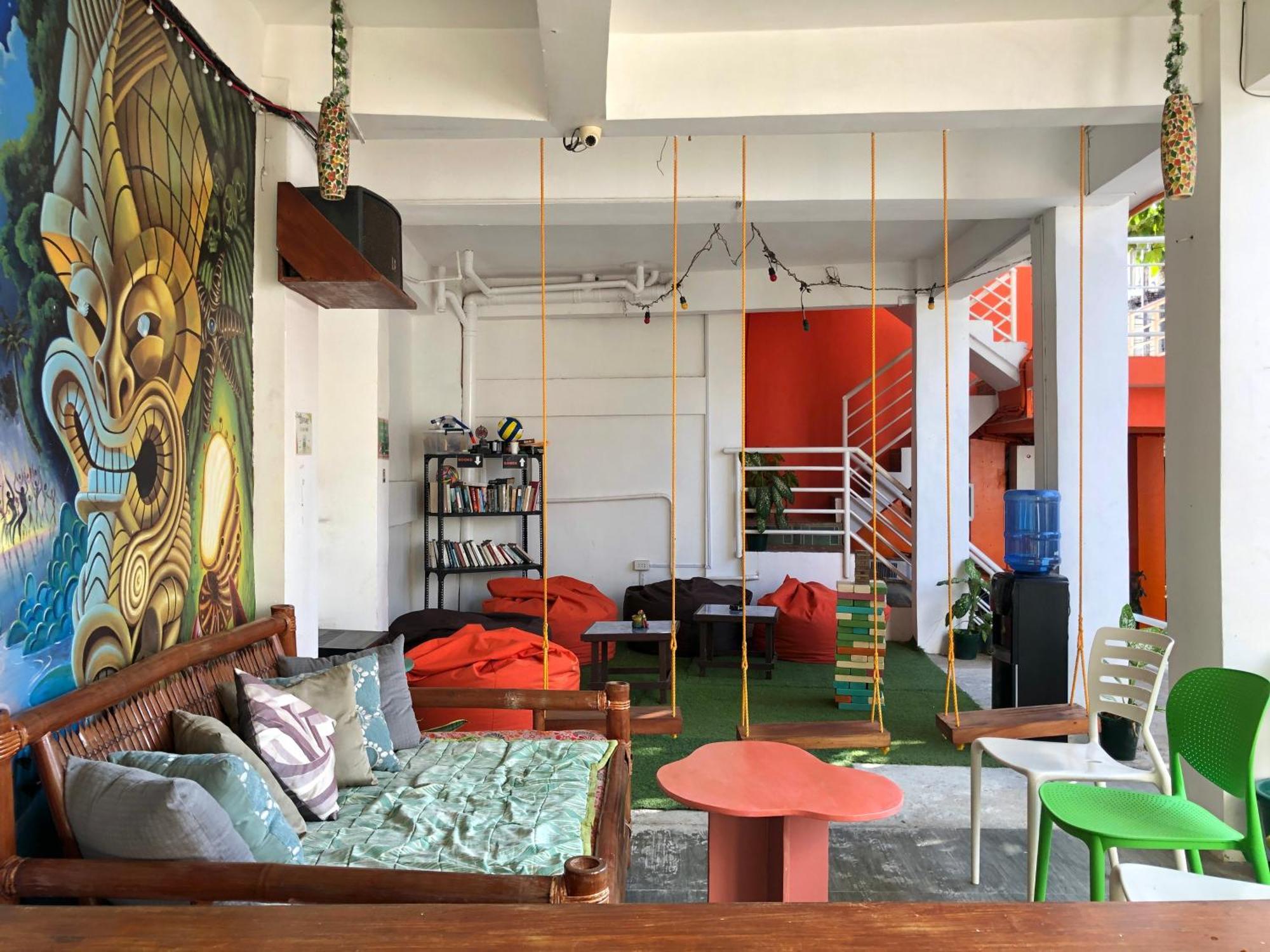 Chill Out Hostel Balabag  Buitenkant foto